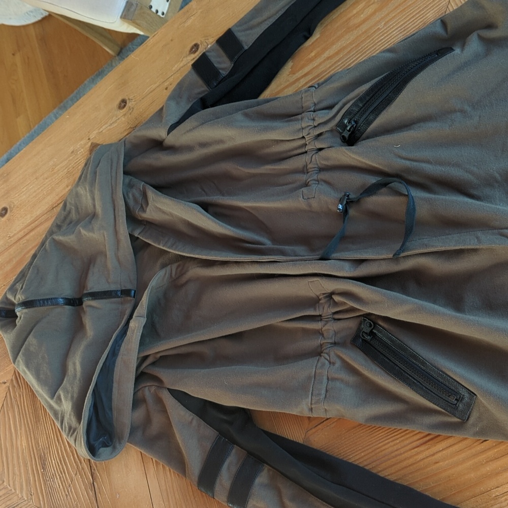 Blanc Noir Women Hood Long Sleeves Maitri Traveler Pockets Jacket Olive Size M